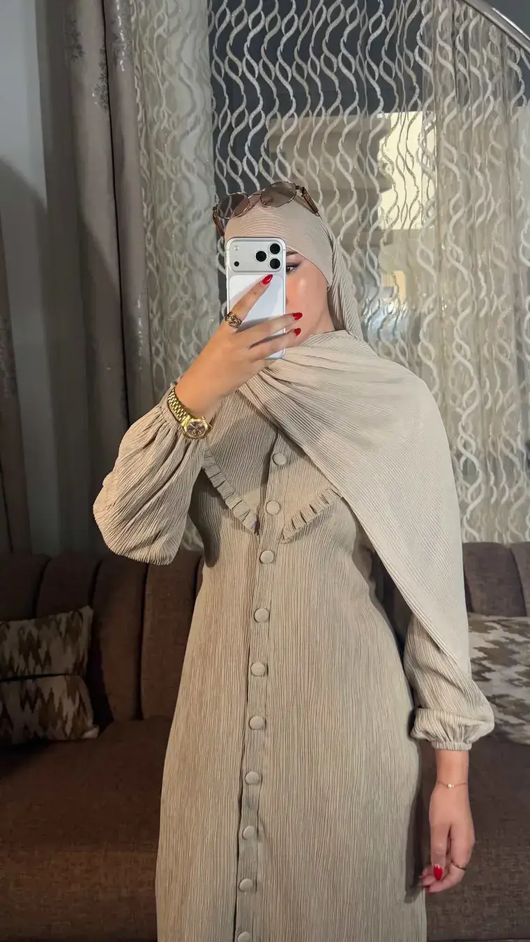 روبة Anastasia بالبيج مع خمار بيج